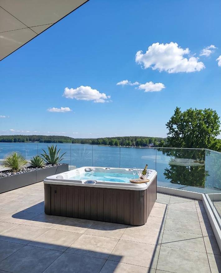 Ferienwohnung für 4 Personen, mit Whirlpool und Terrasse sowie Seeblick und Ausblick in Allenstein
