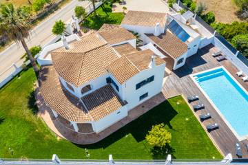 Villa for 26 People in Lagoa, Algarve, Photo 2