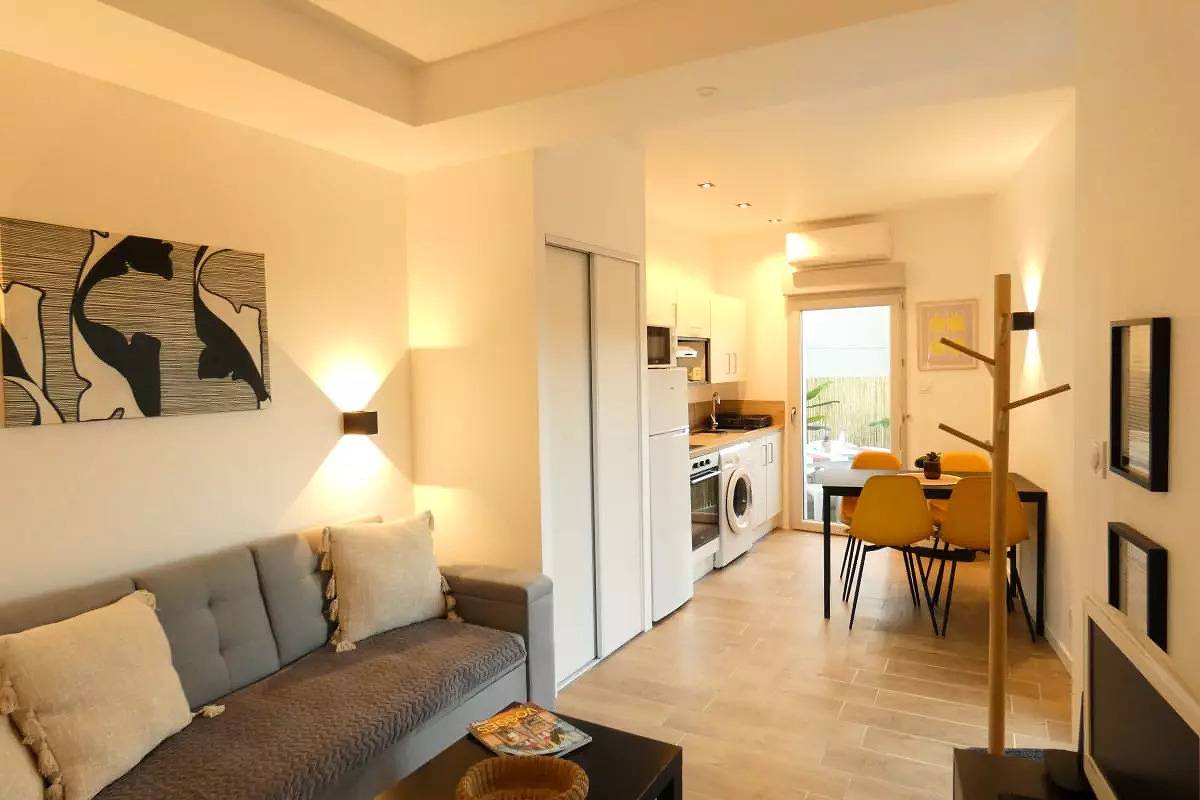 Ganze Wohnung, Rückzugsort im Stadtzentrum mit Parkplatz und Balkon - Charavines 700m in Charavines, La Tour-du-Pin und Umgebung