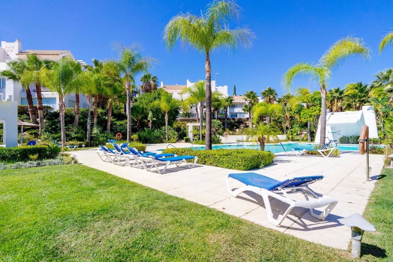 Hel lejlighed, The Lagoon Apartment- Free Unlimited Lagoon Access in Alcazaba Lagoon, Casares