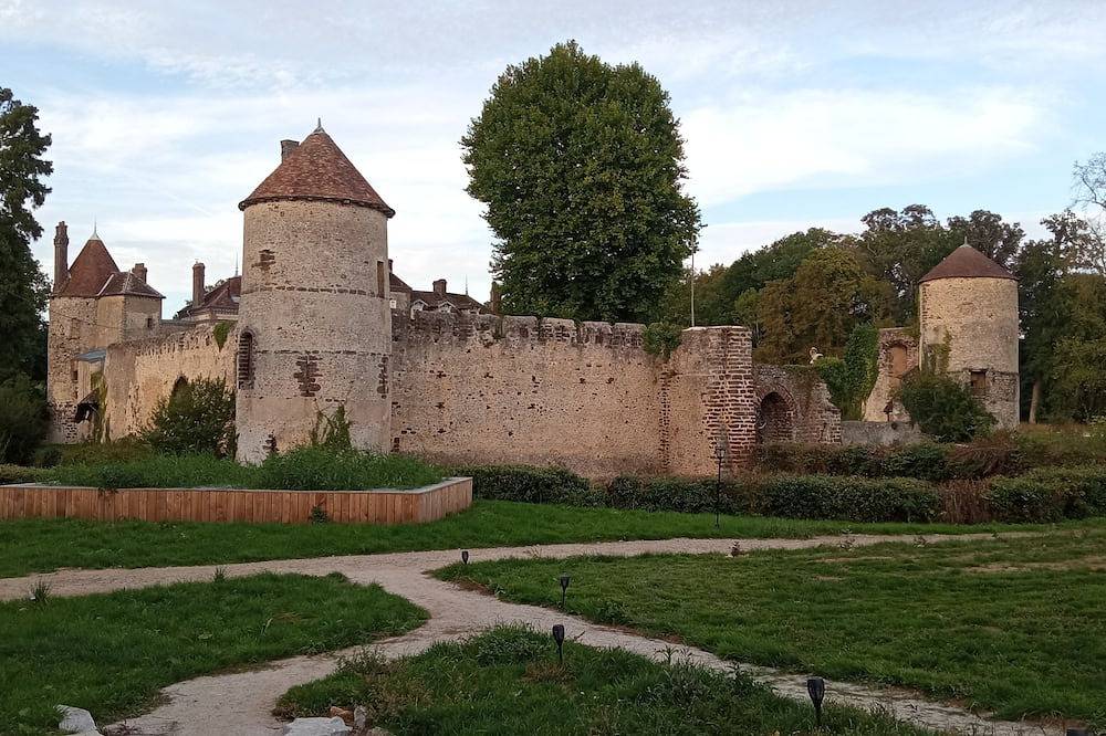 Gîte de l'Orée du bois du Parc & Château de Manou in Manou, Région de Nogent-le-Rotrou