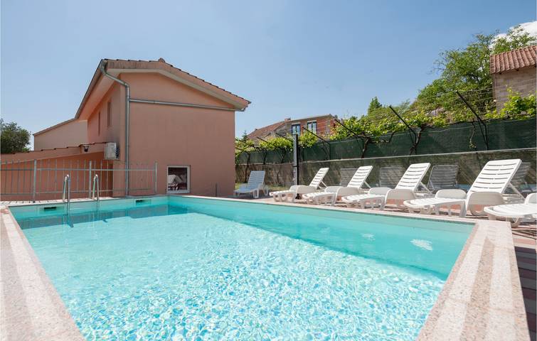 Modernes Apartment mit 2 Schlafzimmern, Pool und Terrasse in der Nähe von Imotski und dem Modro Jezero in Imotski, Makarska Riviera