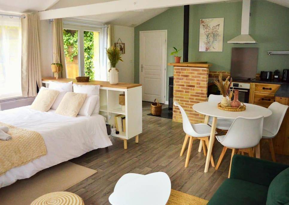 Chalet cosy au cœur de la forêt de Brocéliande in Beignon, Région de Vannes