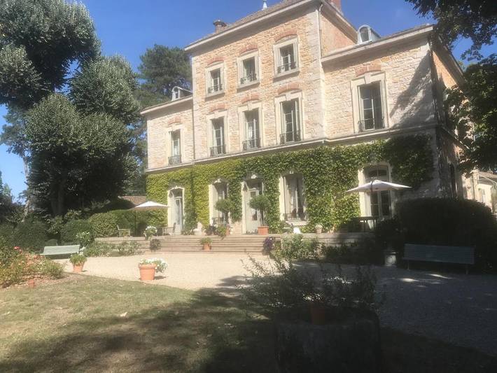 Location de vacances pour 12 personnes, avec vue et terrasse à Guéreins - 2