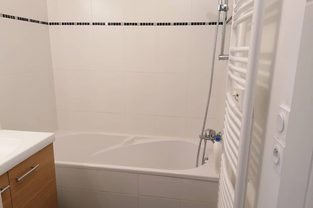 Ganze Wohnung, La Trinite Sur Mer. Appartement 40m2, Terrasse de 8m2, vue Mer, Proche Plages in La Trinité-sur-Mer, Côte des Mégalithes