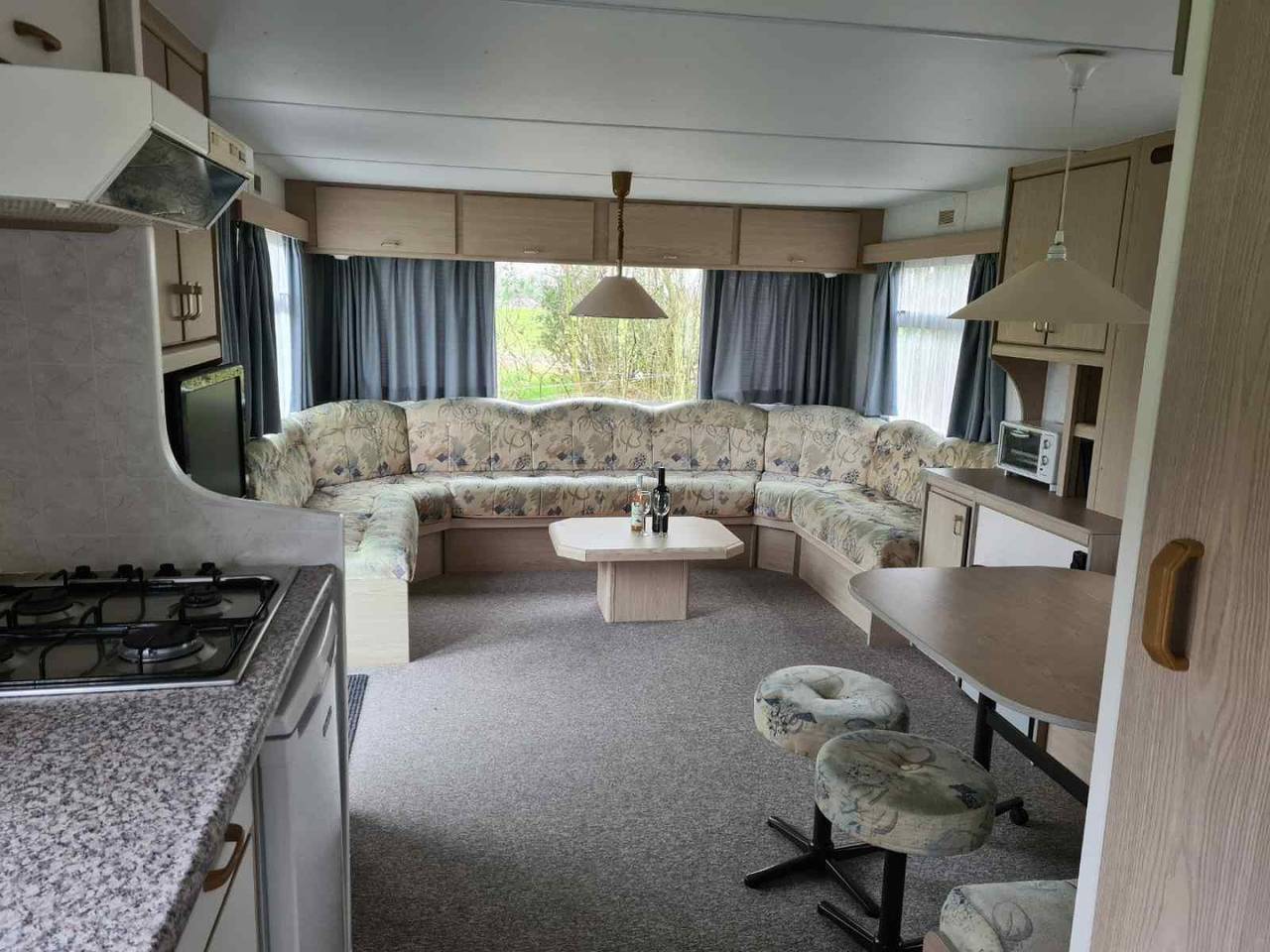 Ordentliche 4-Personen Wohnwagen in Serooskerke, ländliche und ruhige Gegend auf Mini-Campingplatz in Serooskerke, Walcheren