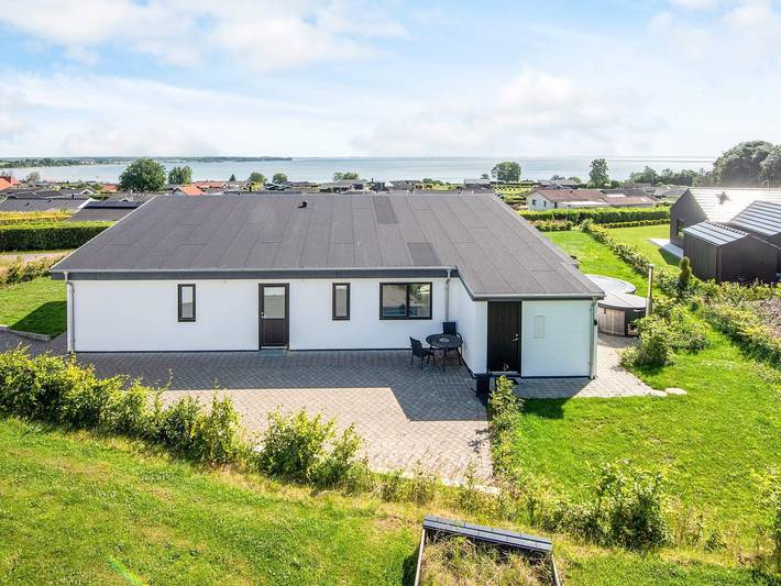 Ferienhaus für 10 Personen, mit Whirlpool und Terrasse sowie Garten und Sauna in Grønninghoved Strand