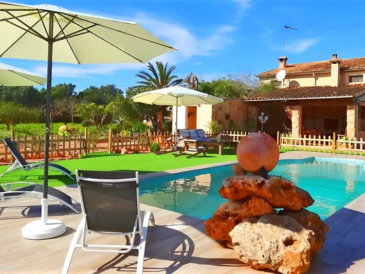 Chalet para 9 personas, con Terraza además de Jardín y Piscina en Son Antem