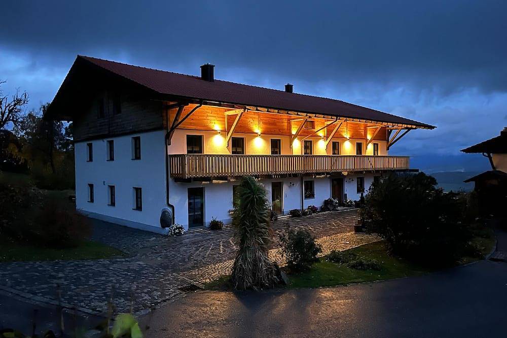 Ganze Wohnung, Schöne Ferienwohnung (76qm) mit Kaminofen in Kollnburg, Ostbayern