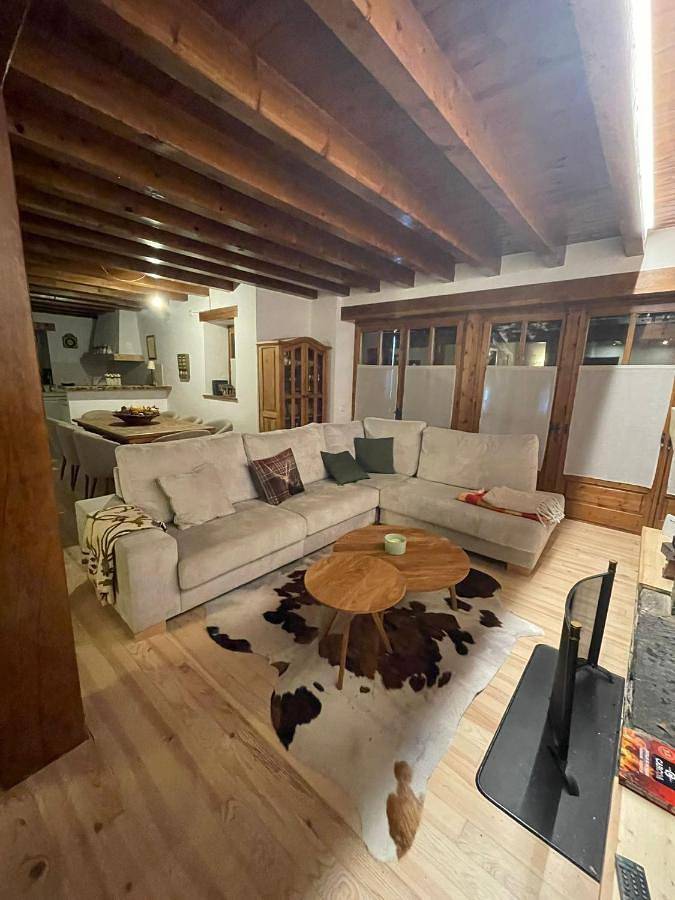 Apartamento entero, Three-Bedroom Apartment in Arties, Alto Arán