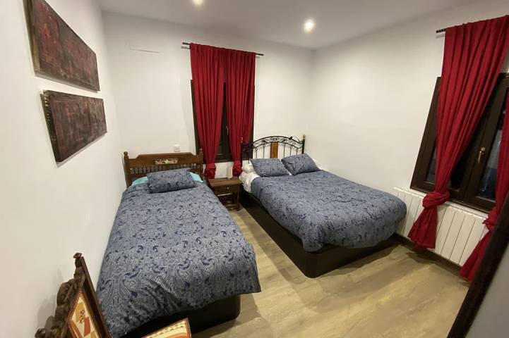 Casa con piscina cubierta a 1 hora de Madrid. Hasta 24 personas in Rascafría, Sierra de Guadarrama