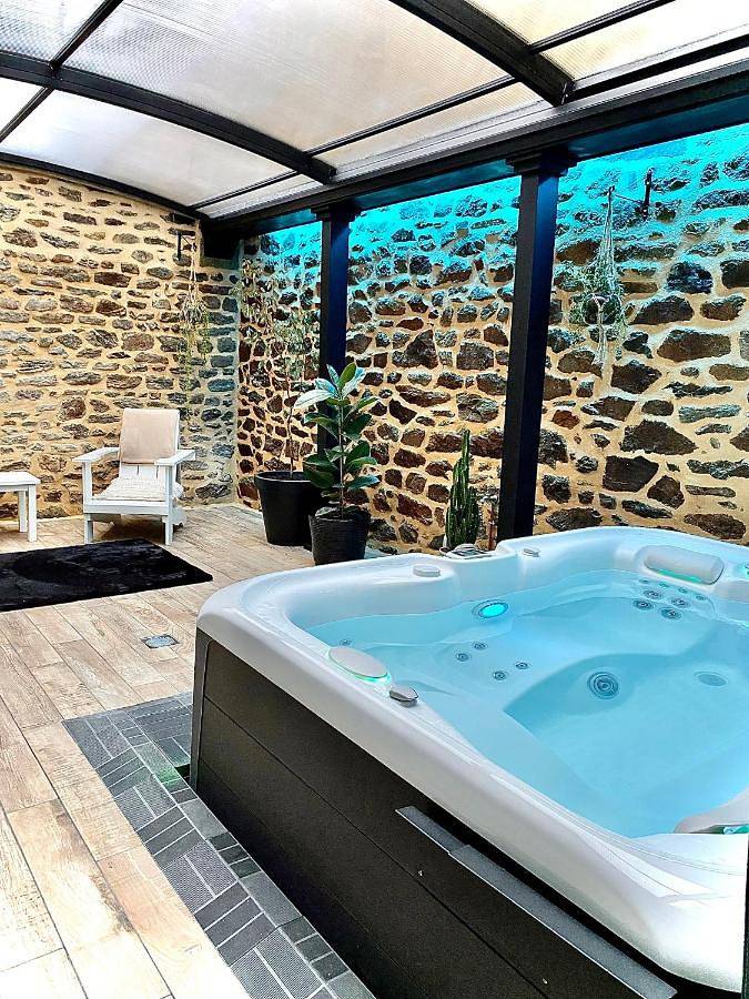 Location de vacances pour 2 personnes, avec Jacuzzi à La Vicomté-sur-Rance