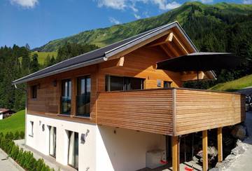 Ferienhaus für 8 Personen, mit Sauna und Balkon sowie Ausblick im Kleinwalsertal