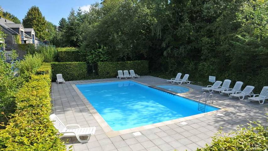 Appartement de vacances pour 6 personnes, avec jardin et piscine, animaux acceptés