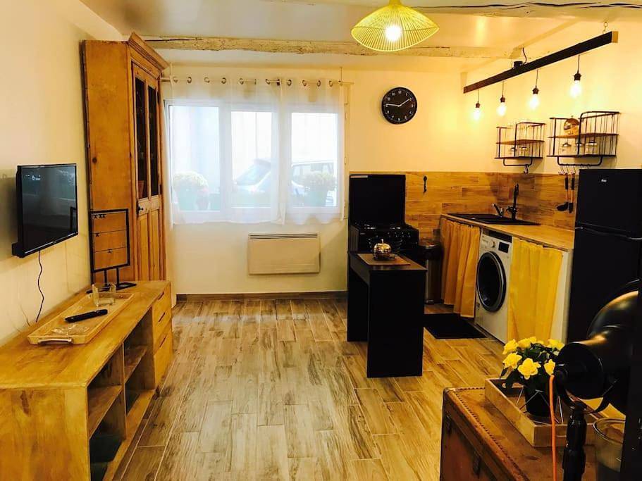 Appartement entier, One-Bedroom Apartment in Sainte-Cécile-les-Vignes, Vaucluse