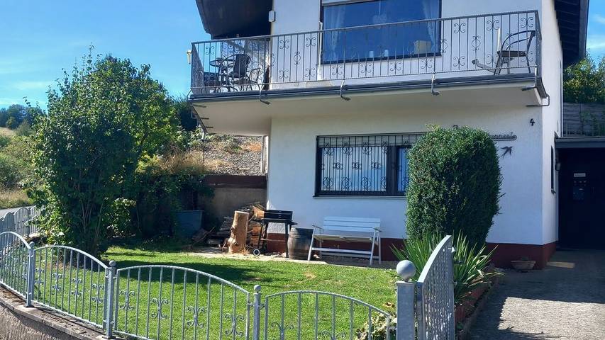Ferienhaus für 4 Personen, mit Terrasse und Garten sowie Ausblick, mit Haustier in Schalkenmehren