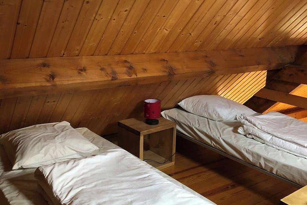 Small, well-equipped chalet in attractive condominium.  in Garin, Französische Pyrenäen