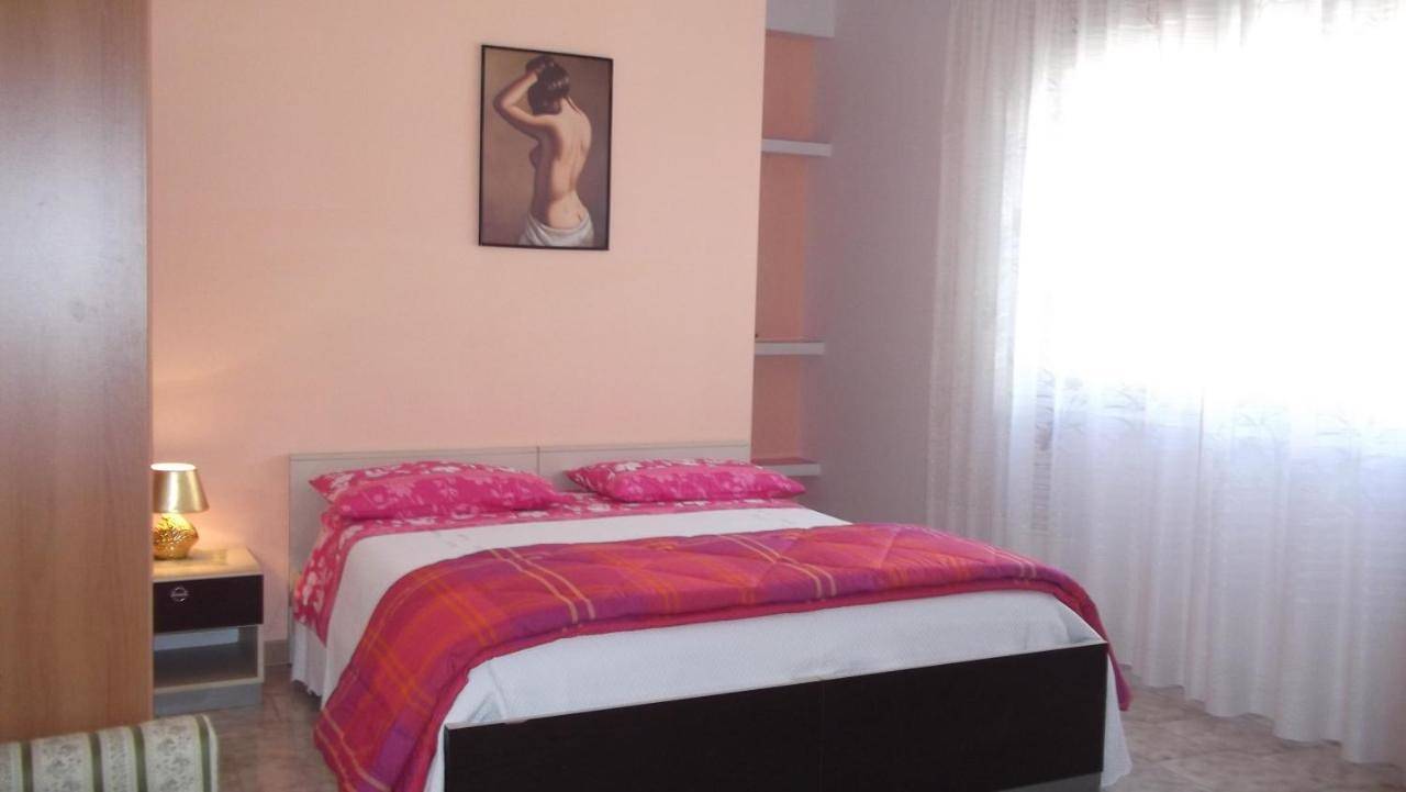 Triple Room with Private Bathroom in Soleto, Provincia di Lecce
