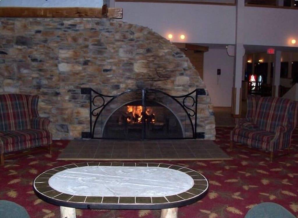 Ganze Wohnung, Der süße Punkt! Steigung und Mtn. Blick in Beste Lage, Ski In / Out in Snowshoe, Greenbrier River