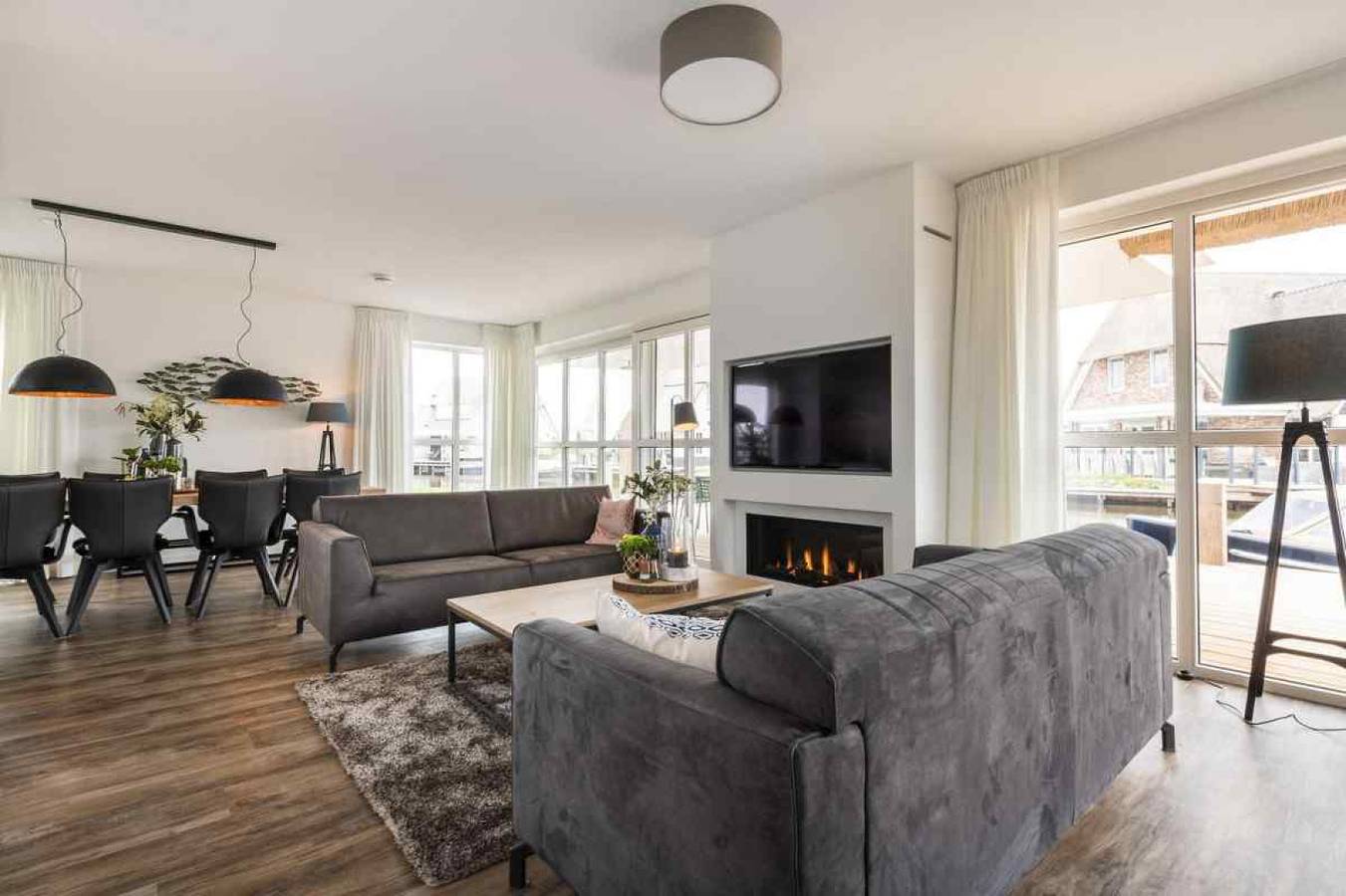 Luxusvilla für 8 Personen mit finnischer Sauna am Tjeukemeer in Friesland in Delfstrahuizen, Friesland