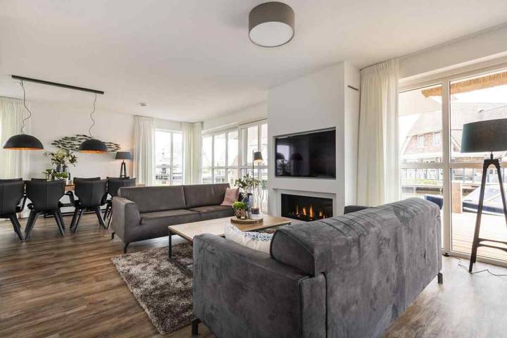 Luxusvilla für 8 Personen mit finnischer Sauna am Tjeukemeer in Friesland in Delfstrahuizen, Friesland
