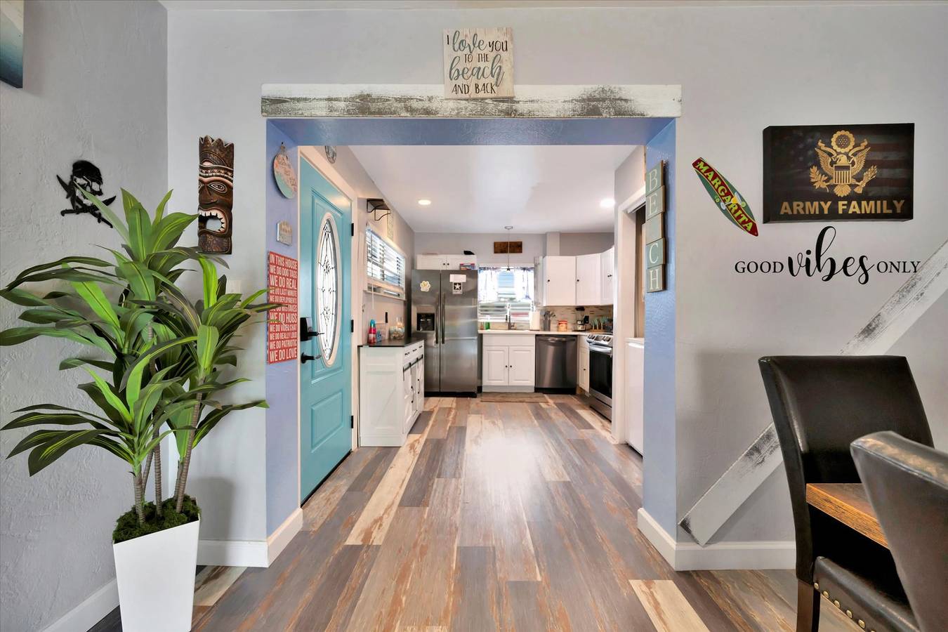 Apartamento entero, Dolphin Suite 2B Pet Friendly Waterfront Dock in Isle of Palms (Treasure Island), La isla del tesoro