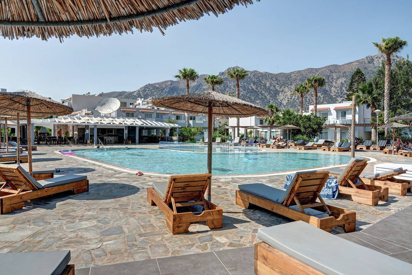 Gehele studio, Studio Appartement 'Evripides Triple Room 1' met Gedeeld Zwembad, Gedeelde Tuin en Airconditioning in Kos