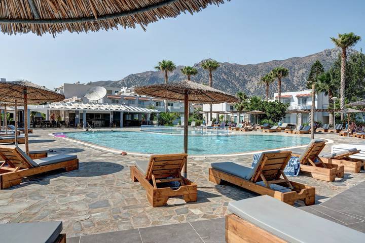 Entire studio, Studio Apartment 'Evripides Triple Room 1' with Shared Pool, Shared Garden and Air Conditioning in Kos