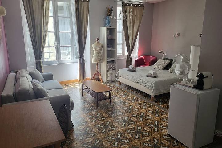 Gîte pour 8 personnes, avec terrasse dans Office De Tourisme D Avignon - 2