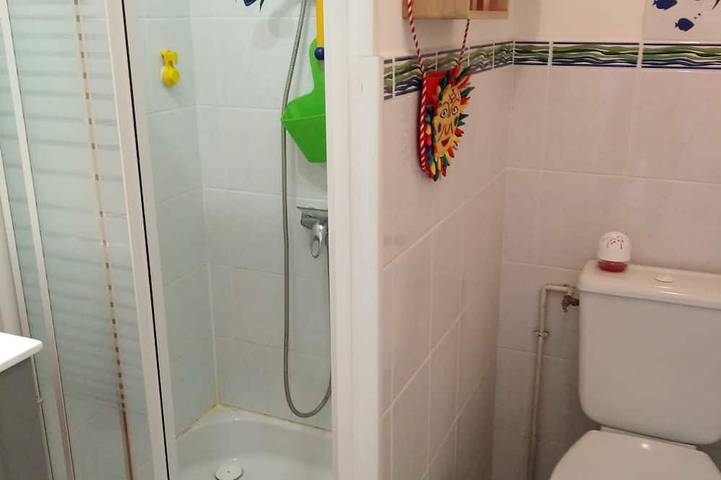 Apartamento entero, Pequeña casa de 30m2 para 2 personas en propiedad privada con piscina. in Saint-Aygulf, Frejus