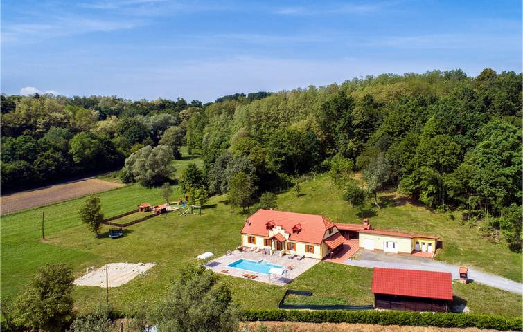 Encantador apartamento con terraza y piscina, a 2 km del río Krapina in Condado de Krapina-Zagorje