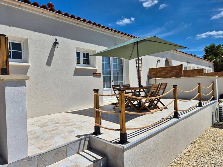 Location de vacances pour 4 personnes, avec jardin ainsi que vue et piscine à Soubran - 2
