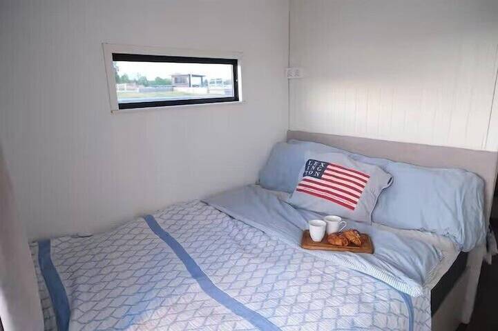 Solvesborg Houseboat with Harbour Views - Sleeps 4 in Sölvesborg, Sölvesborg und Umgebung