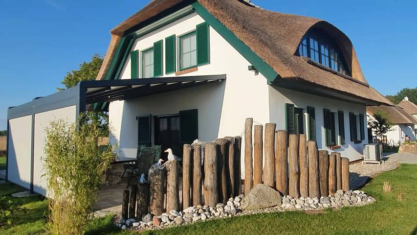 Ferienhaus mit Meerblick für 6 Personen, mit Sauna und Whirlpool sowie Balkon und Garten