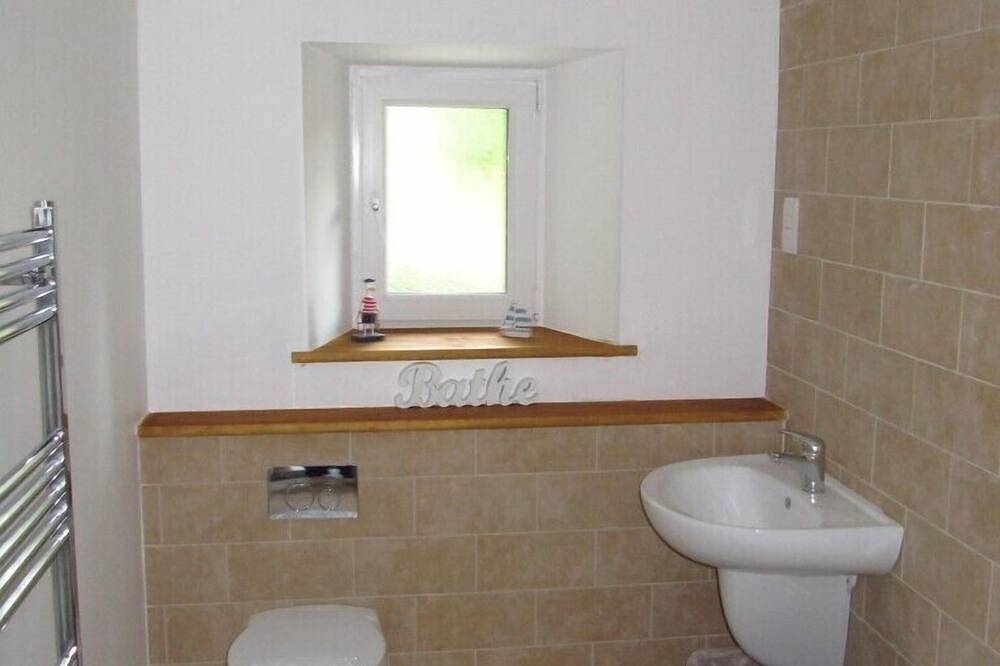 Miner's Cottage: Traditional Cottage with Lake Views in Coniston, Lake District