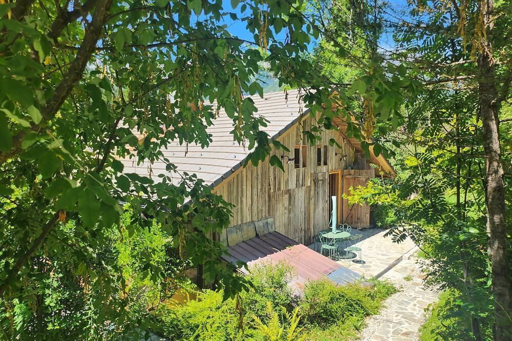 Isolated chalet in the heart of nature, forest, river... in Thônes, Annecy region