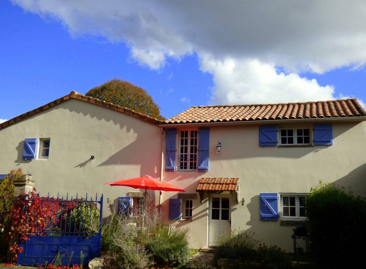 Le Manoir de La Foye - Le Gite du Portail in Vinax, Région de Saint-Jean-d'Angély