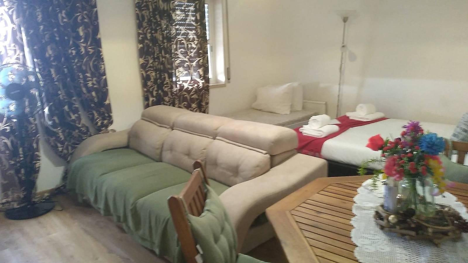 Entire apartment, Bright&Spacious Apartment in Sleeps 8 Family& in Santa Clara, Costa de Lisboa