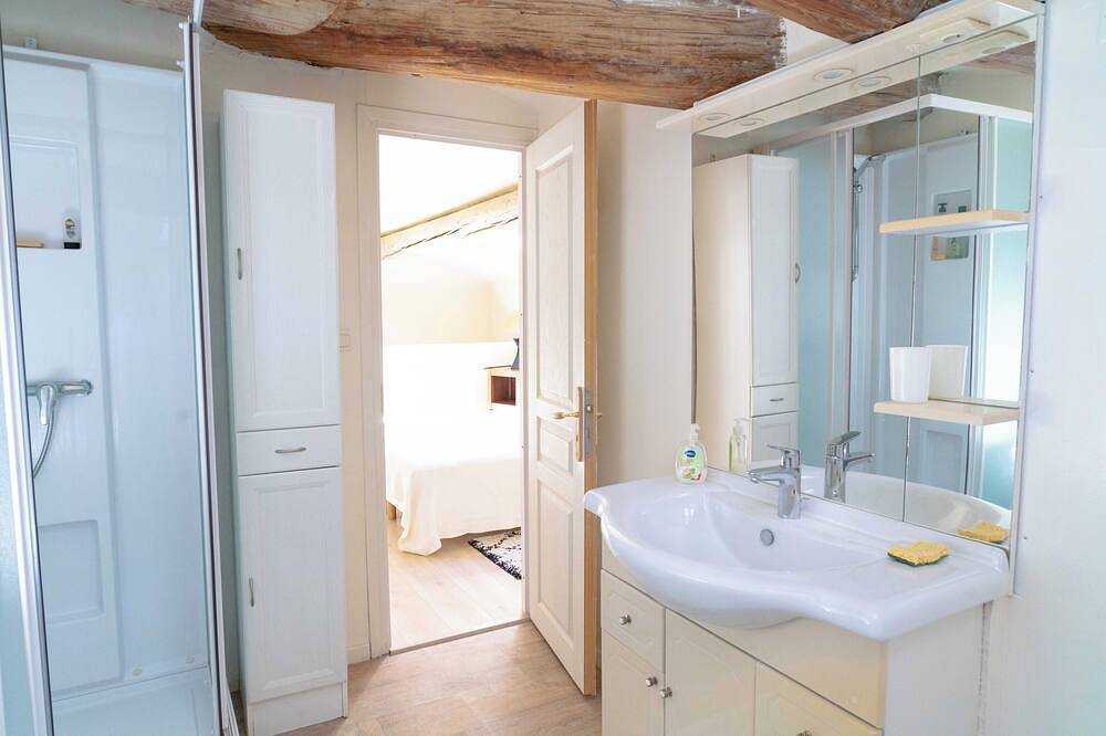 Harvesters' house in Aigues-Vives, Nimes region