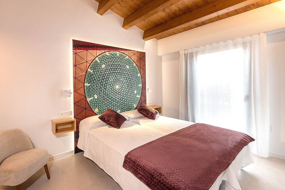 Entire apartment, 4-1 Surrealista - Attic Premium in Figueres, Upper Empordà