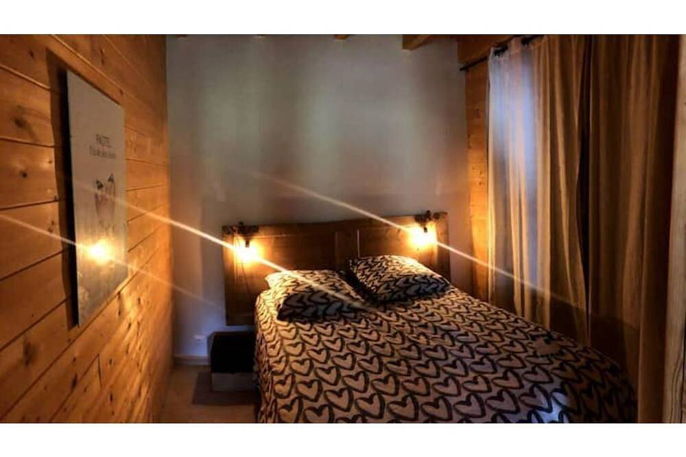Joli Chalet Face au Plomb du Cantal in Saint-Jacques-des-Blats, Aurillac region