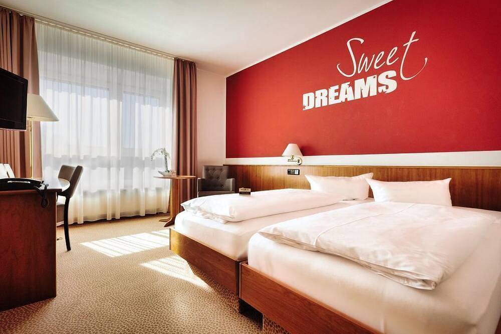 Einzelzimmer, Dusche, Wc - Hotel Sportwelt Radeberg in Radeberg, Oberlausitz-Niederschlesien