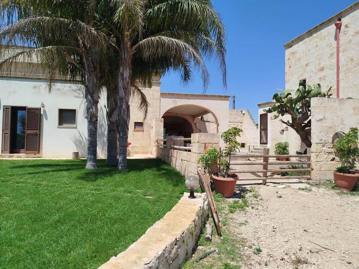 Location de vacances pour 3 personnes, avec jardin ainsi que vue et terrasse à Erchie - 4