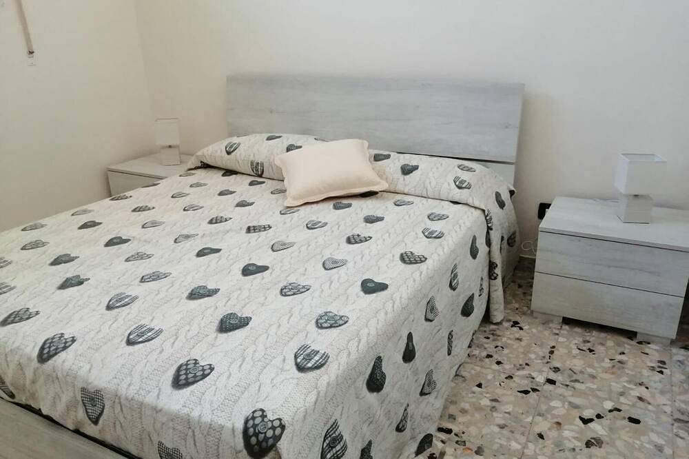 Entire apartment, A spacious and well furnished apartment, perfect for families or groups of friends. in Pulsano, Gulf of Taranto