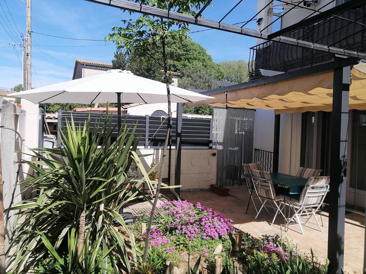 Appartement entier, One-Bedroom Apartment in Valros, Côte méditerranéenne (France)