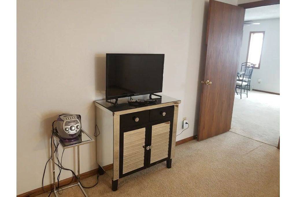Ganze Wohnung, Spacious 1 Br Apartment located above a Salon. in Bismarck, Burleigh County