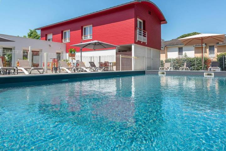 Appart’hôtel pour 2 personnes, avec Terrasse ainsi que Jardin et Piscine