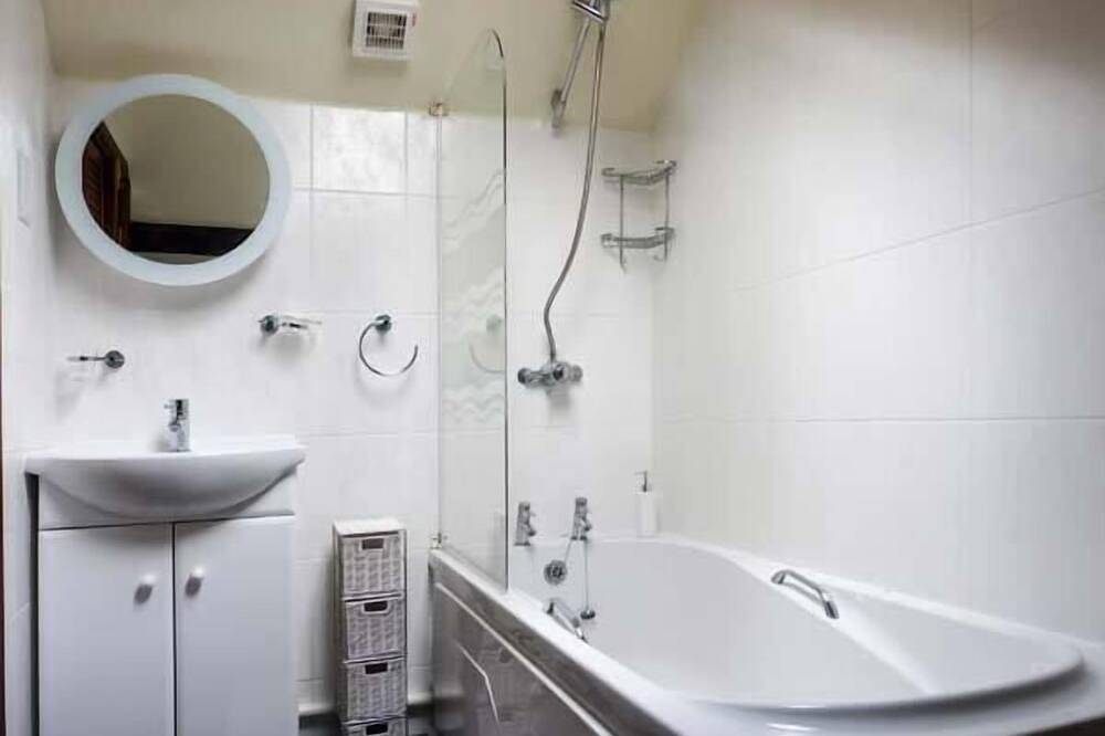 Entire apartment, Kingfisher Barn, pet friendly in Staveley in Staveley, Lake District