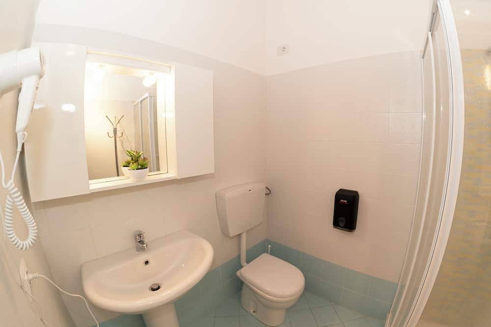 Appartamento intero, Vista Panoramica sulle isole Eolie con Piscina, palestra e Wifi - Apt Lipari in Patti, Provincia di Messina