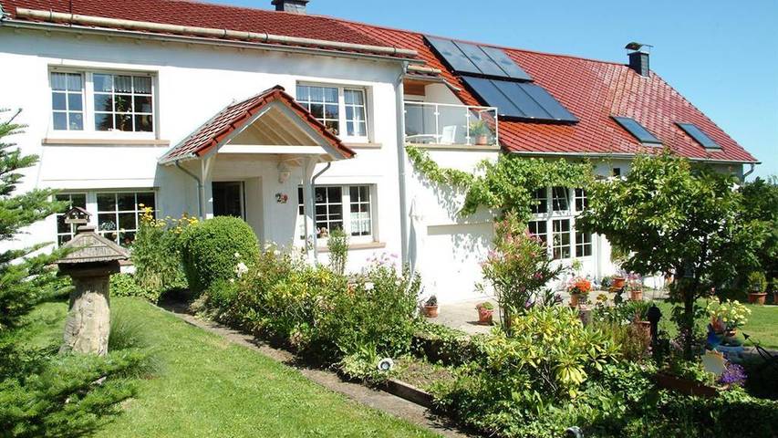 Bauernhof für 5 Personen, mit Sauna und Balkon sowie Garten und Pool in der Eifel